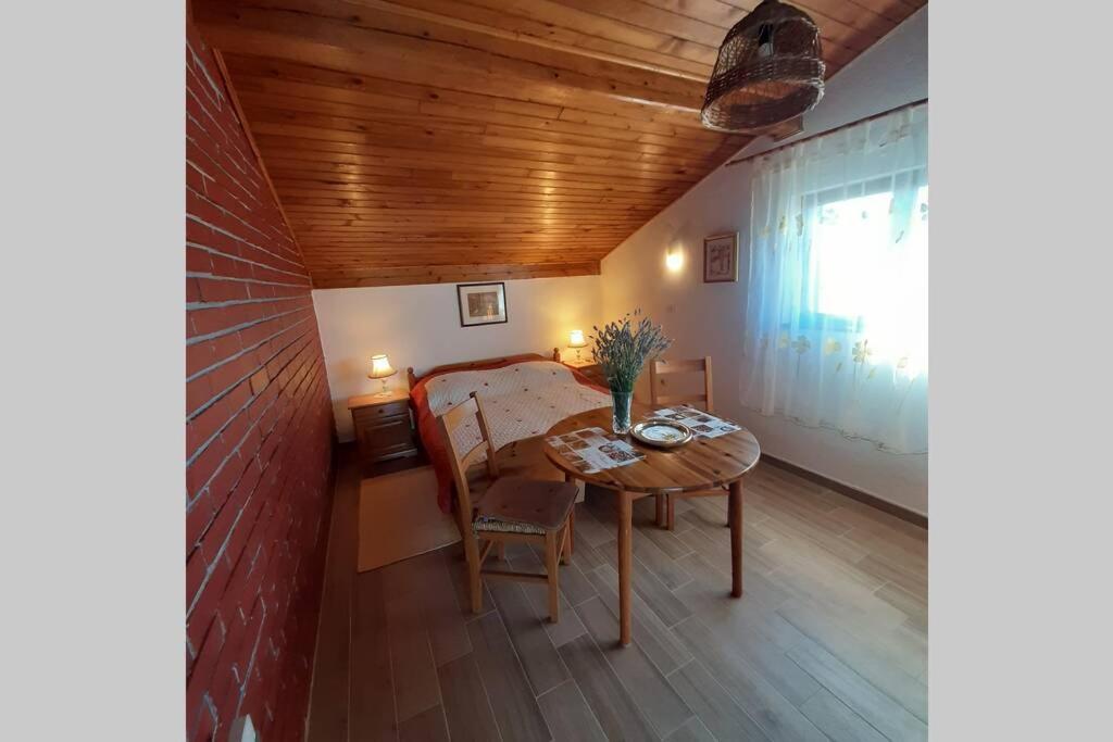 Apartment Mladen For 4 Apartment Rovinj