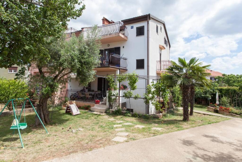 Apartment Mladen For 4 *